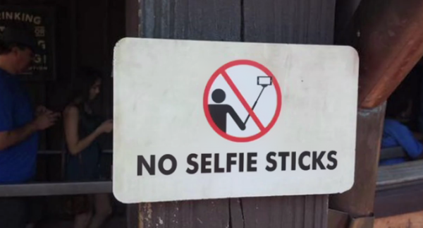 Disney-selfie-stick-ban-01