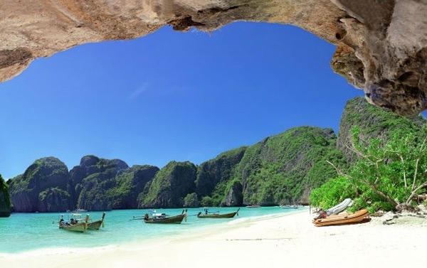 10 ชายหาดทะเลระดับโลก ที่หน้าร้อนนี้ไม่ควรพลาด! มีชายหาดประเทศไทยด้วย