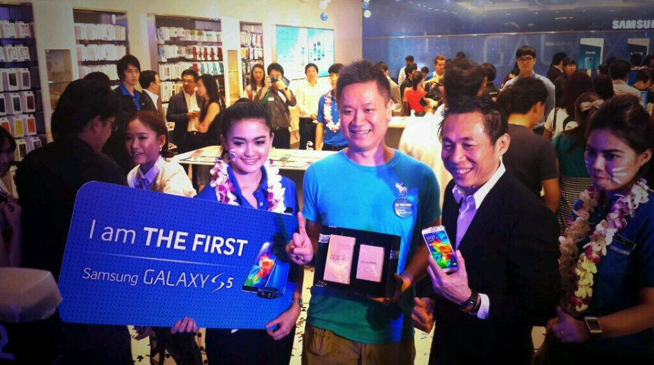 ภาพบรรยากาศเปิดตัววันแรกของ Samsung Galaxy S5 ในไทย