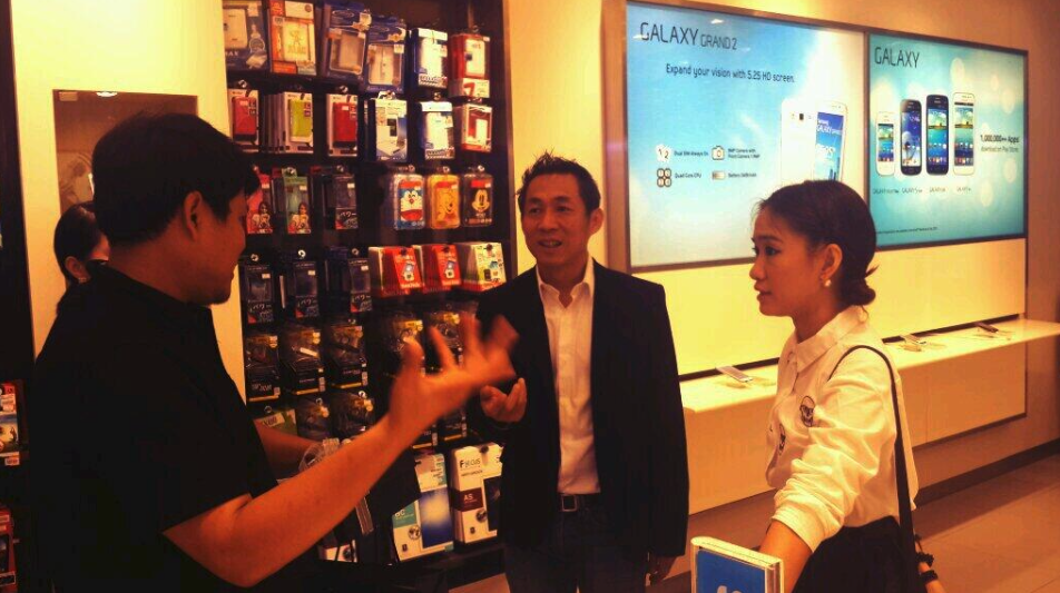 คุณวิชัย พรพระตั้ง เตรียมมาส่งมอบ Galaxy S5 เครื่องแรกให้กับคนแรกของไทยด้วยตัวเอง