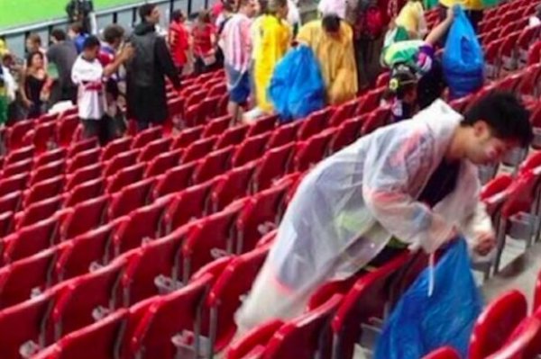 Japan-fans-at-the-Arena-Pernambuco