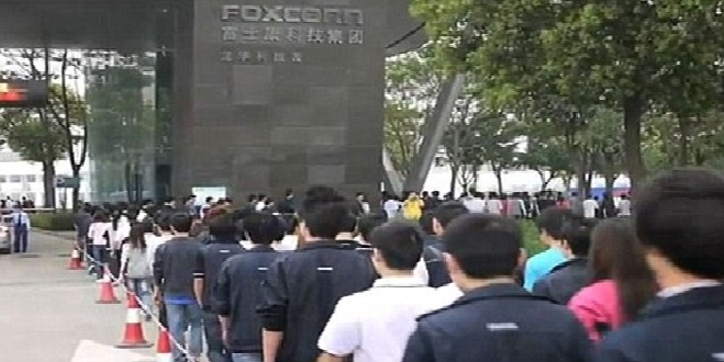เตรียมพร้อม ! โรงงาน Foxconn เปิดรับคนงานเพิ่ม 100,000 อัตราเพื่อเข้ามาช่วยในการผลิต iPhone 6