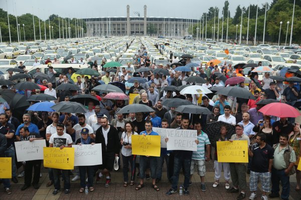 uber-protest-europe2_custom-74c0795a6218f08cee6e8a454c877e2294b45106-s40-c85