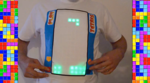 ลองบ้างไหม? หนุ่มนิรนามสุดครีเอทประดิษฐ์เสื้อยืดเล่นเกม Tetris ได้