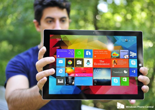Surface_Pro_3_Review_Dan_holding_front