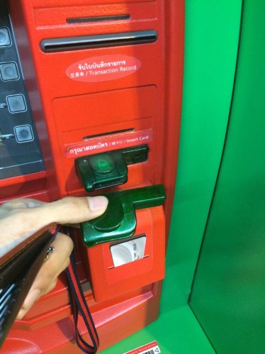 เตือนภัย! ชาวบ้านตาดีคลำเจอเครื่องสกิมมิ่ง-กล้องรูเข็มคาตู้ ATM
