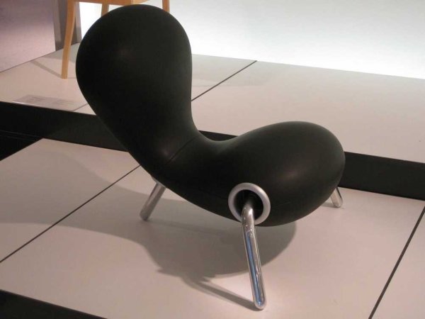 newson-made-this-embryo-chair-in-the-1980s-his-experience-in-furniture-design-will-undoubtedly-help-apple-push-into-the-internet-of-things