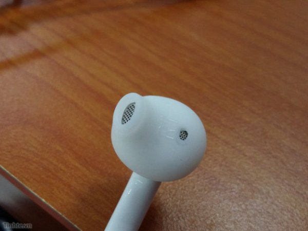 samsung-galaxy-s6-earbuds-1