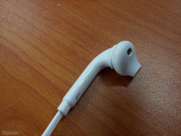 เผยภาพหลุดหูฟัง Galaxy S6 หน้าตาละม้ายคล้าย EarPods อย่างกับแกะ