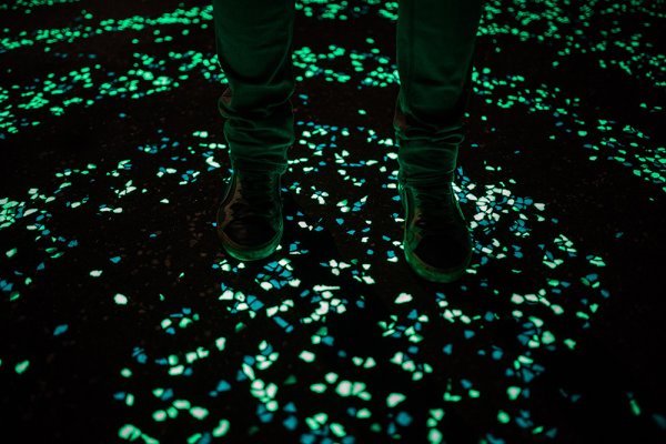 glow-in-the-dark-bike-path-02