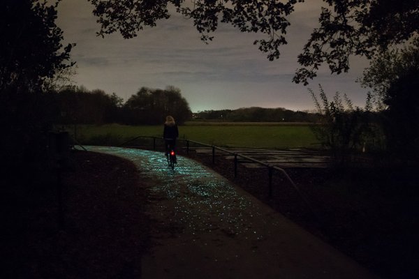 glow-in-the-dark-bike-path-08