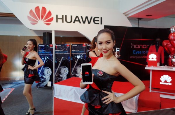 พักสายตากับทีม Huawei