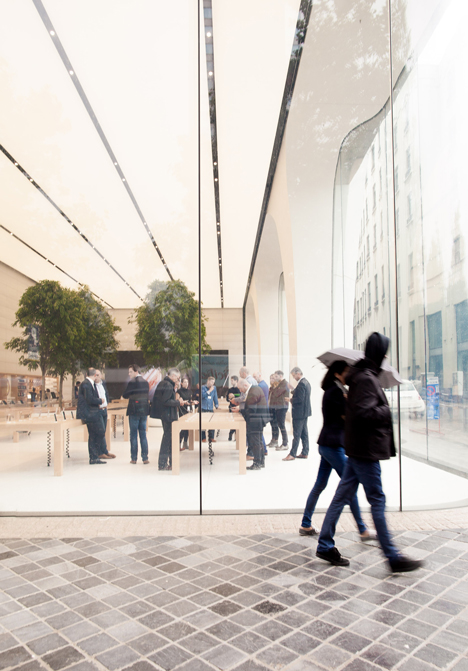 Apple-Store-Brussels_dezeen_2