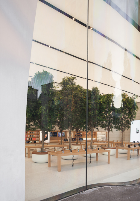 Apple-Store-Brussels_dezeen_7