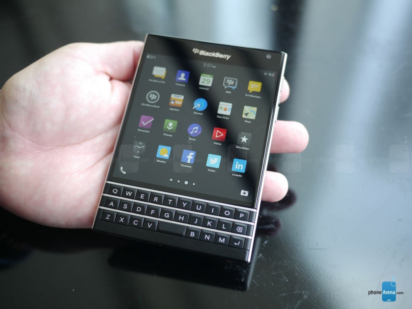 BlackBerry เผยผลประกอบไตรมาส 2 ยังแย่แถมยอดขายสมาร์ทโฟนดิ่งลงเหวต่อเนื่อง