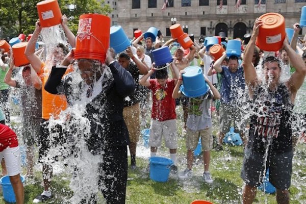 Celebrities-in-Ice-Bucket-Challenge-to-fight-disease