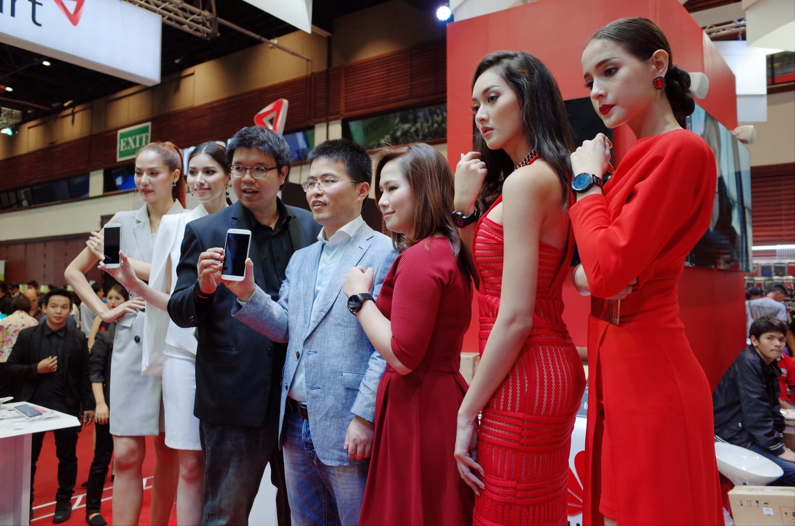 Huawei เปิดตัว G7 Plus พร้อมโชว์ Huawei Watch