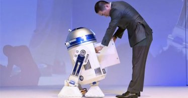 น่ารักมว๊ากก ตู้เย็น R2-D2 เคลื่อนที่ได้ขนาดเท่าตัวจริง เผยโฉมแล้ว