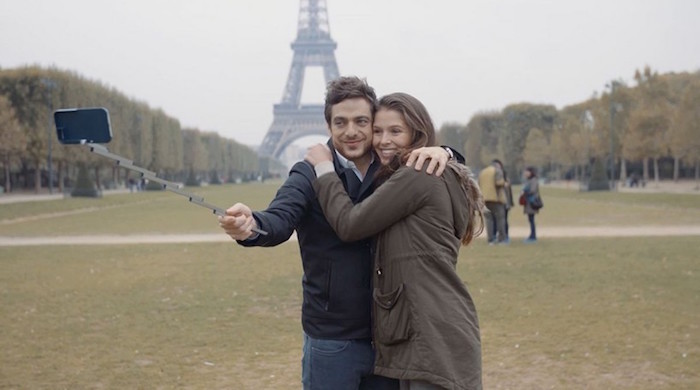 stikbox-selfie-stick-smartphone-case-designboom-01-818x456