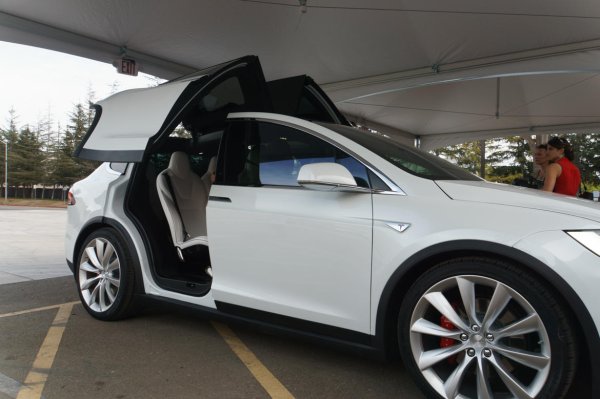 tesla-model-x-3-of-17