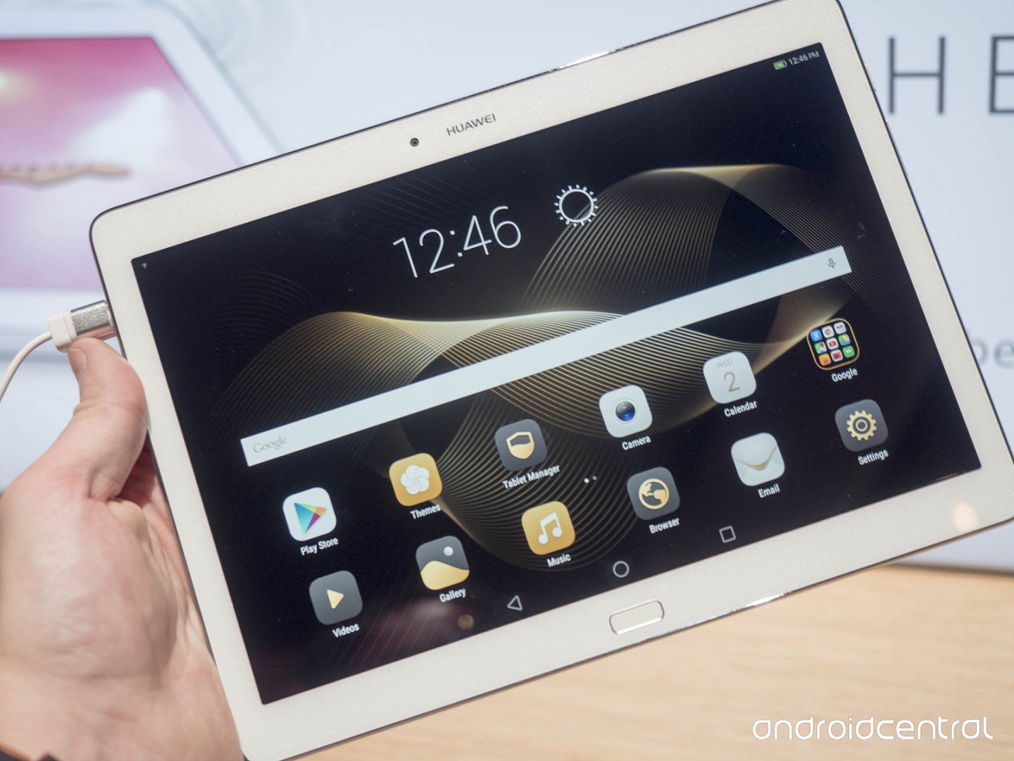 huawei-mediapad-m2-front-hand-hero-ces2016