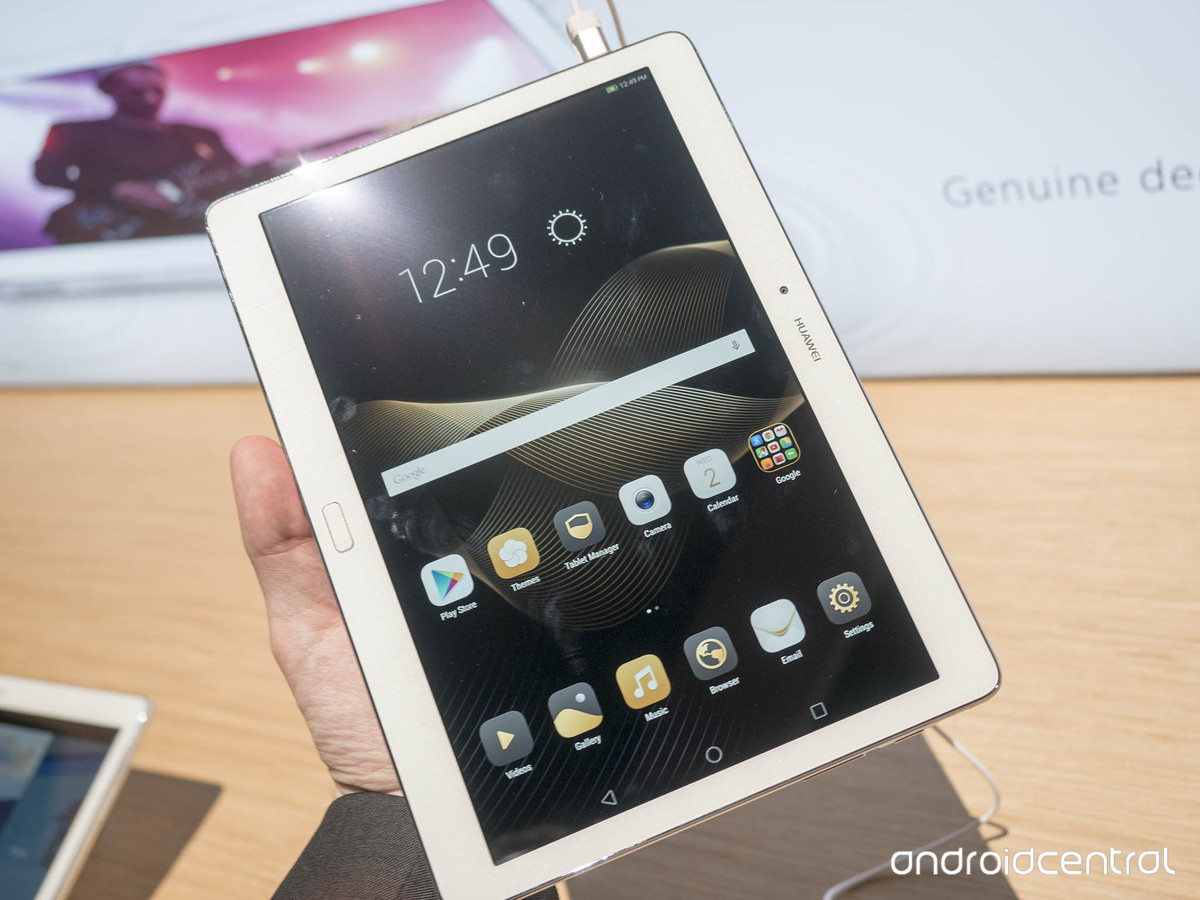 huawei-mediapad-m2-front-hand-portrait-ces2016