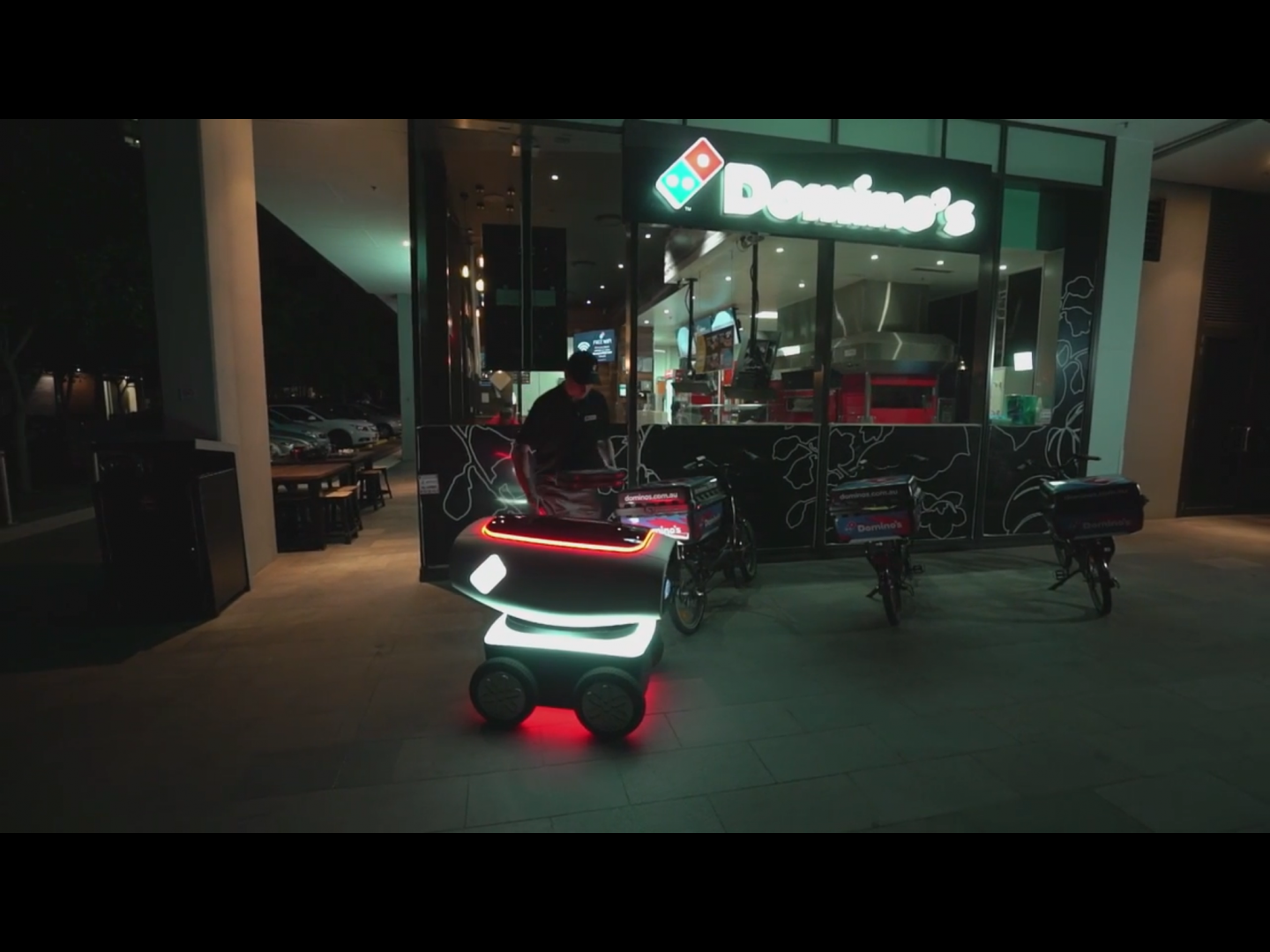 Domino’s Pizza พัฒนาหุ่นยนต์เคลื่อนที่อัตโนมัติสำหรับส่งพิซซ่า