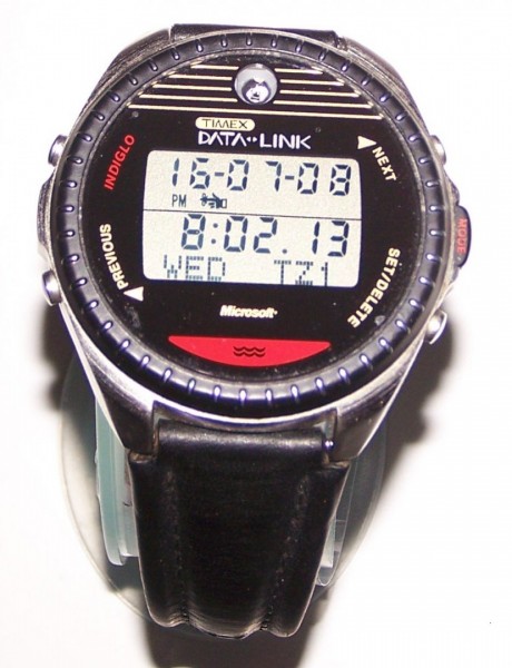 in-1994-timex-and-microsoft-designed-the-datalink-150-watch-together-it-was-the-first-ever-smartwatch-beating-apple-by-12-years-it-also-wasnt-that-great