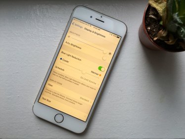 วิธีเปิดโหมด Night Shift ใน iPhone สำหรับถนอมสายตาขณะใช้งานบน iOS 9.3