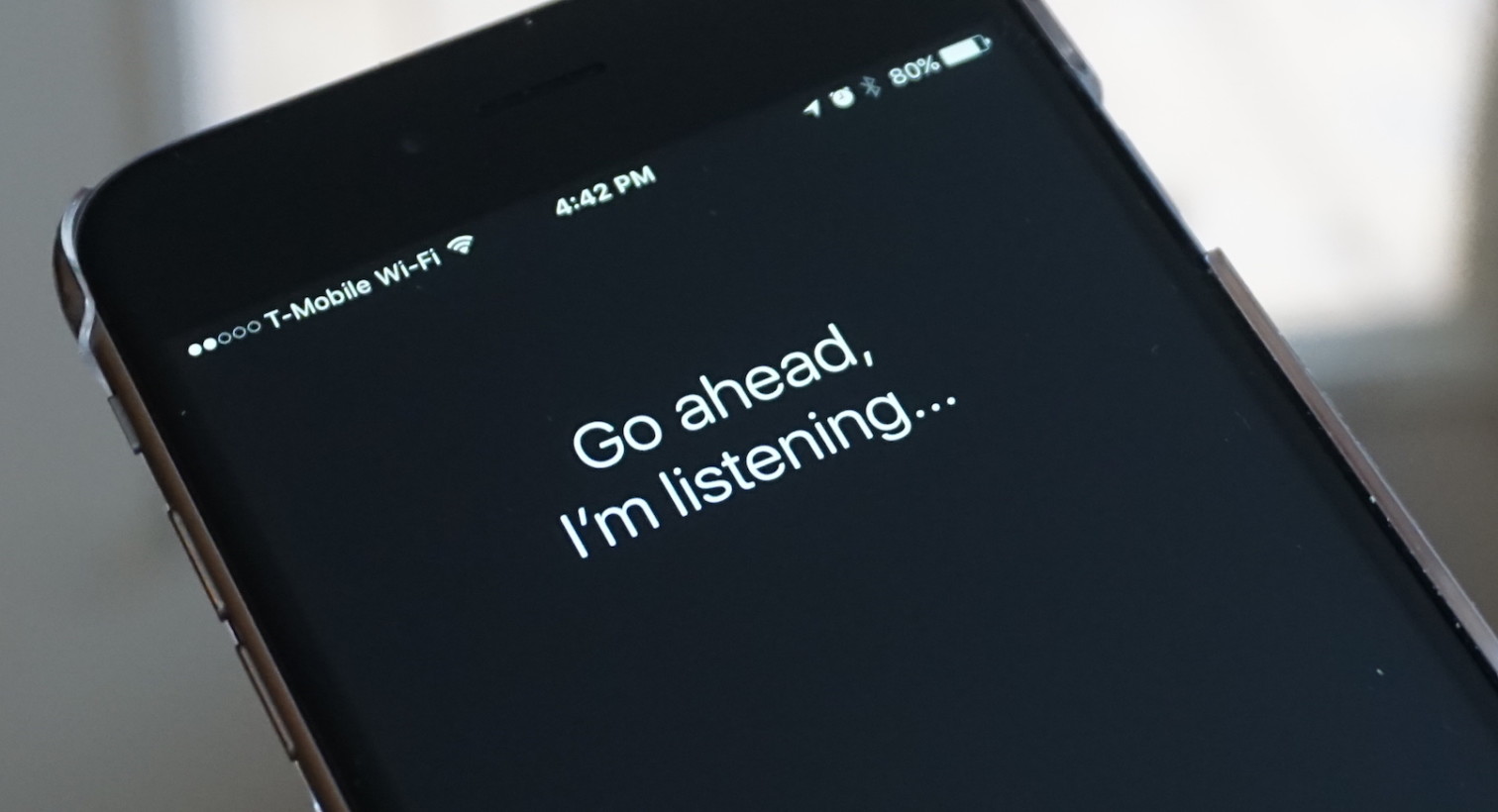 มีคนเจอบั๊กอีกแล้วใน iOS 9.3.1 ที่จะคุยกับ Siri ให้ข้ามการใส่รหัสผ่านได้