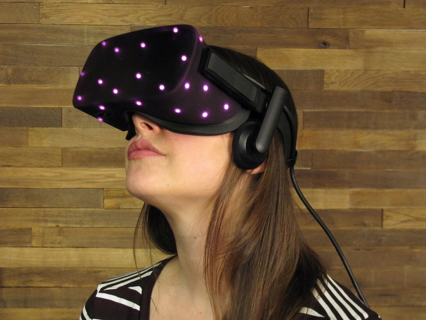 ในที่สุด Oculus Rift CV1 แว่น VR ก็ถูกชำแหละลงเป็นที่เรียบร้อยแล้ว