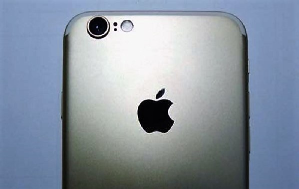 มือดีแอบถ่ายภาพ “iPhone 7 สีทอง” พร้อมกล่องแพ็คเกจมาได้