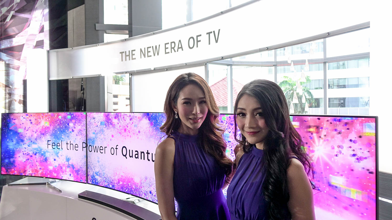 เปิดตัว “SUHD TV Quantum Dot Display” สุดยอดทีวี “จอโค้ง” ยุค 2016 จาก Samsung