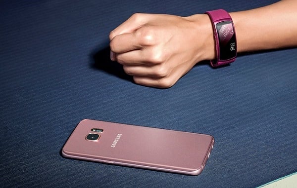 Samsung เปิดตัว Gear Fit 2 และ Gear IconX เอาใจคนรักสุขภาพ