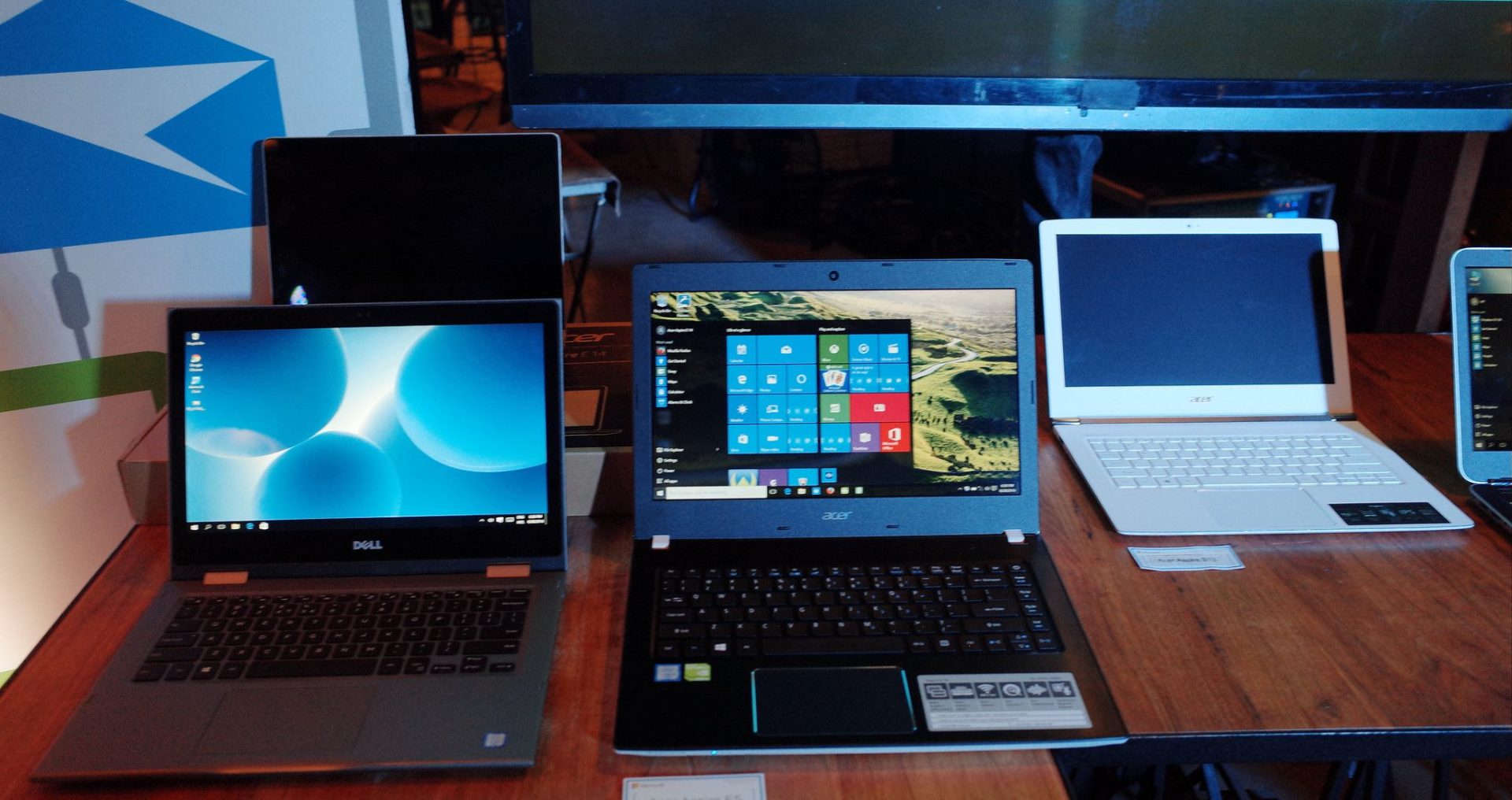 คุยกับไมโครซอฟท์ – Surface Book ยังไม่เข้าไทย, Windows 10 อัปฟรีถึงสิ้นเดือน