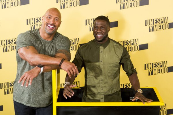 MADRID, SPAIN - JUNE 07: Kevin Hart (R) and Dwayne Johnson attend 'Un Espia Y Medio' (Central Intelligence) photocall at Villamagna Hotel on June 7, 2016 in Madrid, Spain. (Photo by Juan Naharro Gimenez/WireImage)