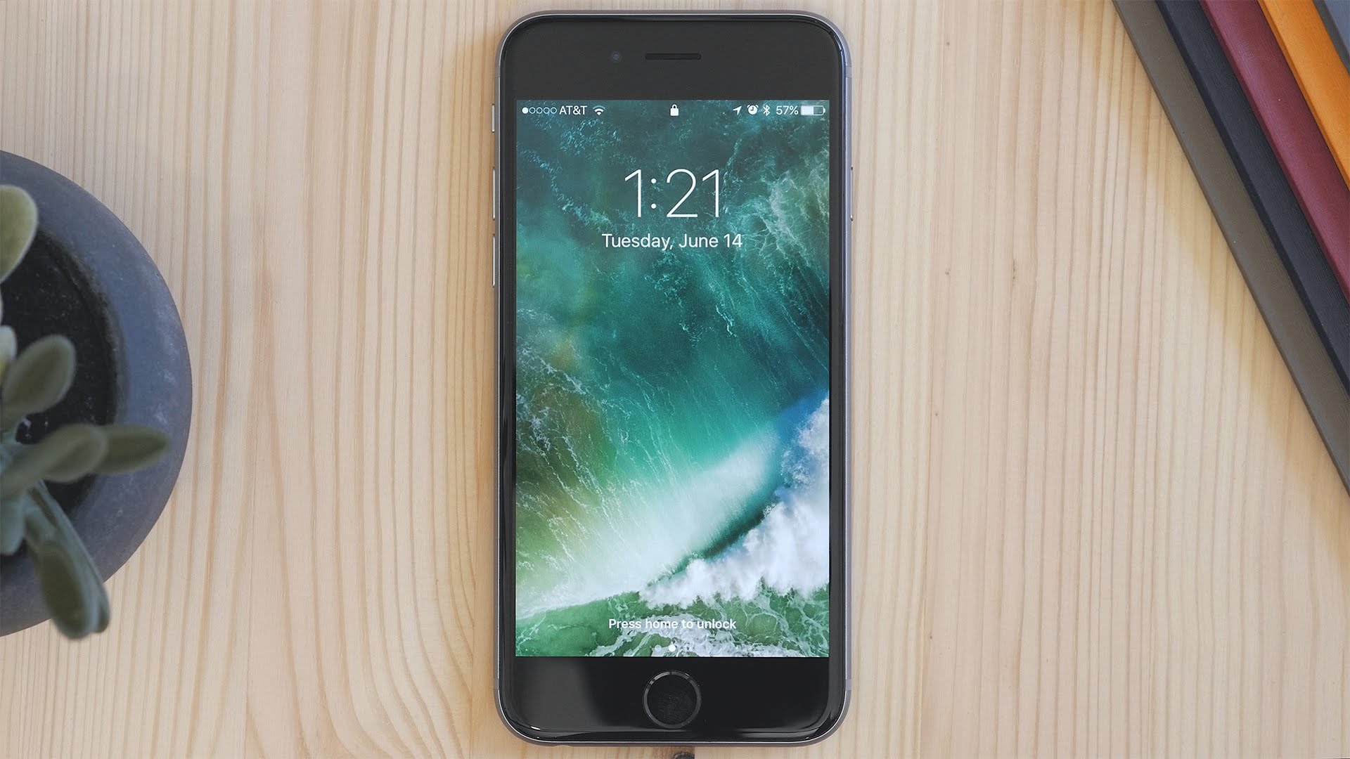iOS 10 beta 2 เพิ่มการปลดล็อกเครื่องแบบใหม่ เก๋กว่าเดิม!