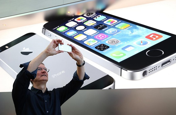 pp-tim-cook-iphone-getty