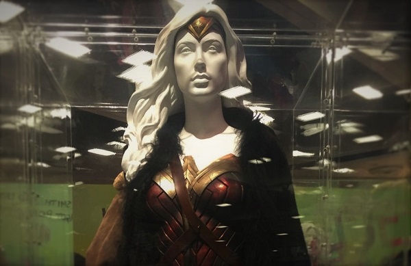 เปิดเผยคอสตูมล่าสุดของหนัง Wonder Woman ในงาน San Diego Comic-Con