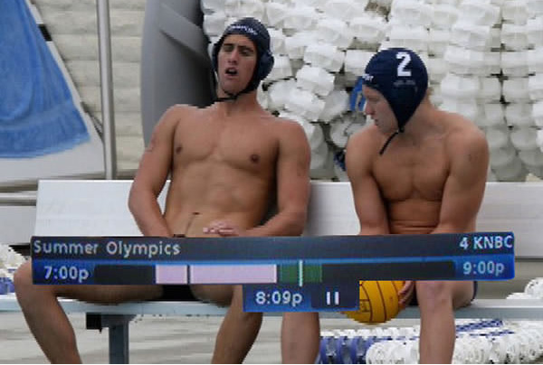 มันแปลกๆ นะ .. ภาพเหล่านักกีฬาโอลิมปิกที่เจอป้ายกำกับบังจนแทบจะกลายเป็นหนังชายรักชาย