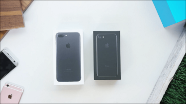 เชิญชมวิดีโอเปิดกล่อง iPhone 7 สีดำด้าน vs. สีดำ Jet Black