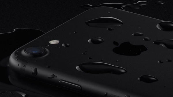 iphone-water-bn-1