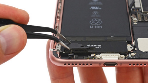 ทีมงาน iFixit ชำแหละ iPhone 7 Plus พบแบตเตอรี่ 2,900mAh, แรม 3GB