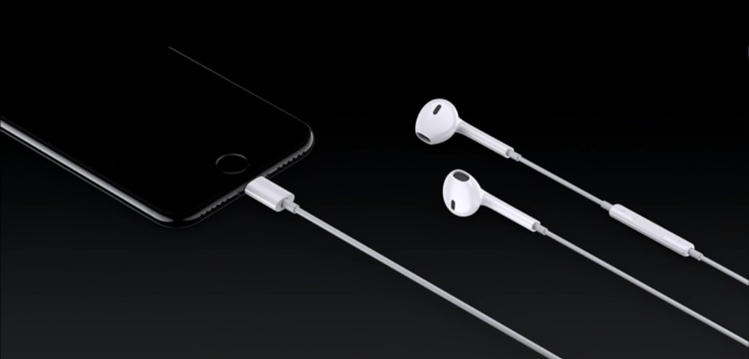 iPhone 7 ไม่มีช่องหูฟังแล้วจะฟังพร้อมชาร์จยังไง ก็ซื้ออุปกรณ์เสริมพวกนี้มาใช้สิ!