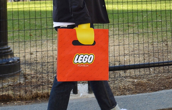 คอนเซ็ปต์ถุงใส่สินค้า LEGO ที่สร้างสรรค์สมแบรนด์ “ของเล่นมหัศจรรย์”