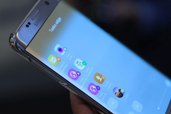 ลือ! Samsung Galaxy S8 มีปุ่ม AI และอาจเลื่อนไปเปิดตัวเดือนเมษายน 2017