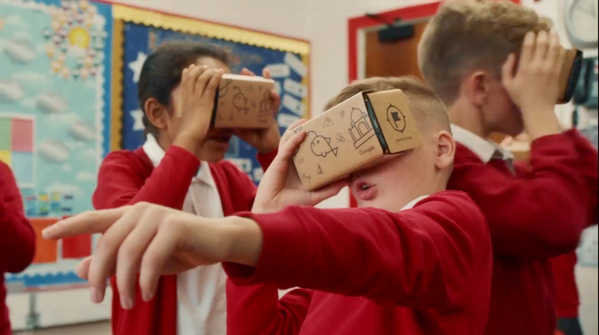 Google ตั้งเป้าให้นักเรียนในสหราชอาณาจักรกว่า 1 ล้านคนได้เรียนรู้ผ่านแว่น VR