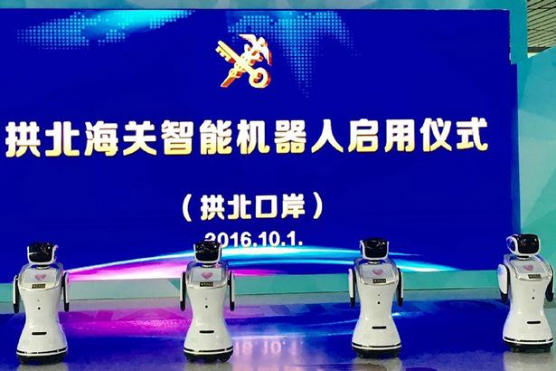 จีนสร้างหุ่นยนต์ ‘Sanbot’ เข้าใจ 28 ภาษา ใช้ให้บริการในสนามบิน