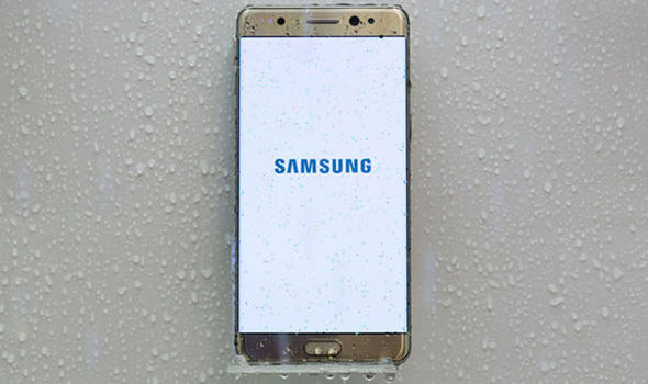 สื่อนอกตีข่าว Samsung เตรียมออก Galaxy S8 รุ่นจอใหญ่ขึ้นหวังเจาะลูกค้า Galaxy Note