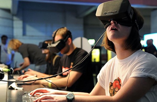 คาดการณ์ : ความต้องการใช้เทคโนโลยี VR และ AR จะลดลงในปี 2017